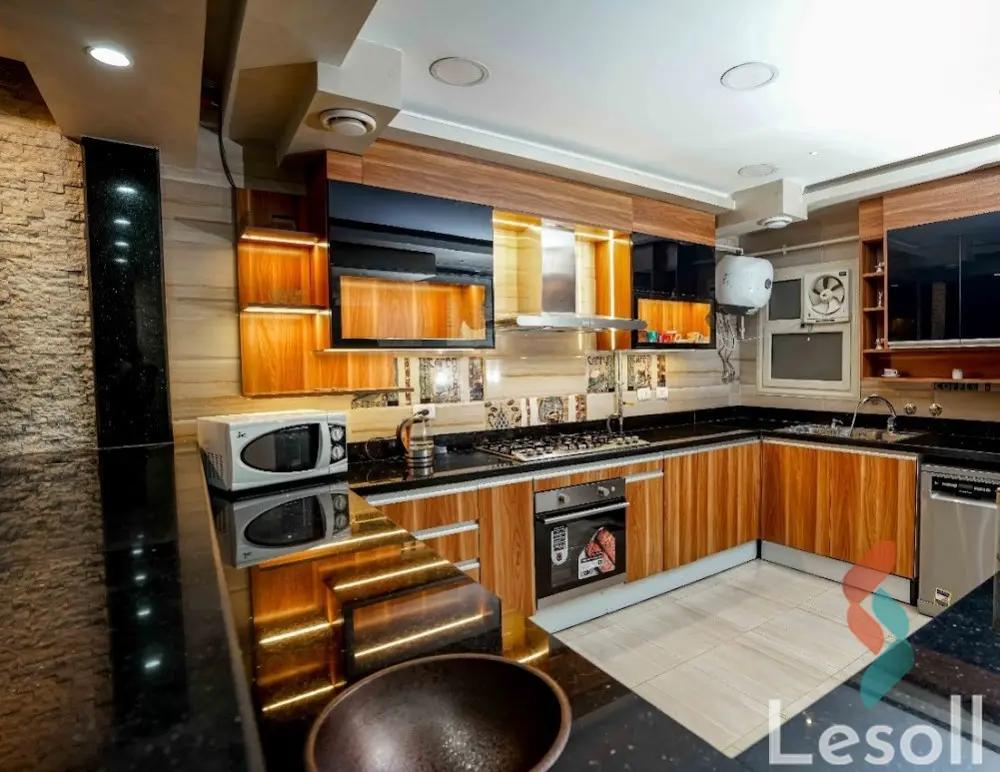 شقة للبيع بمساحة 200 متر و 3 غرف في  الهرم الجيزة