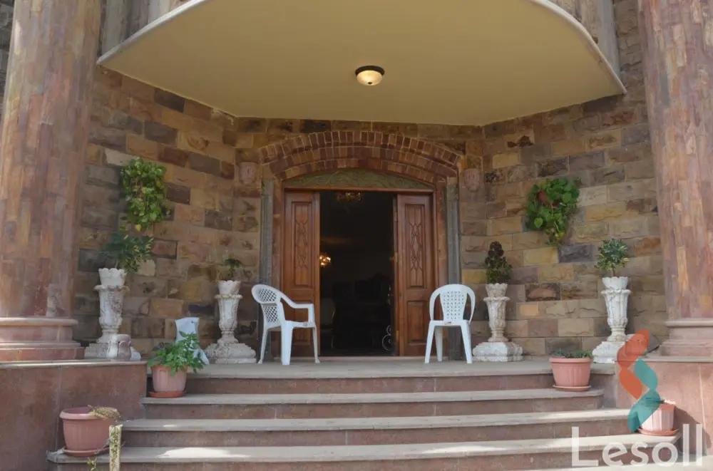 فيلا للبيع بمساحة 675 متر و 8 غرف في  الشيخ زايد الجيزة