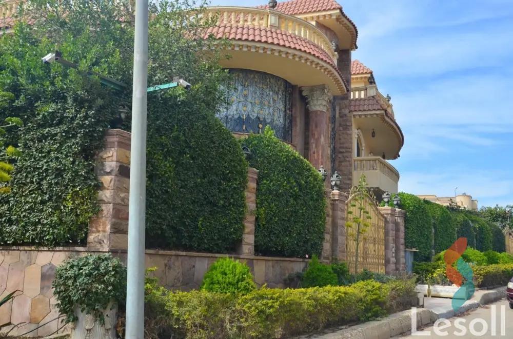 فيلا للبيع بمساحة 675 متر و 8 غرف في  الشيخ زايد الجيزة