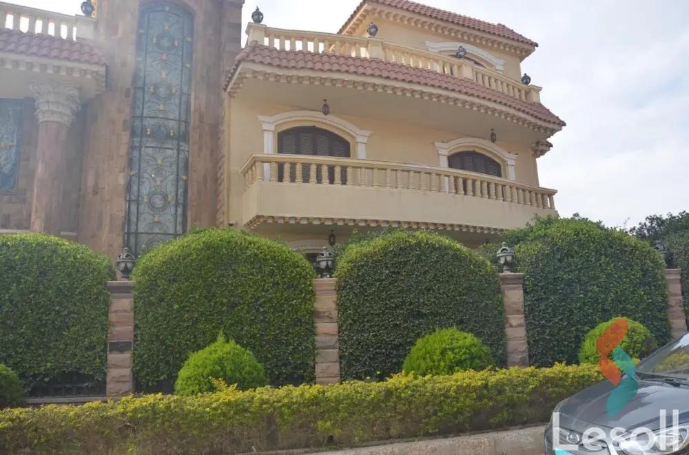 فيلا للبيع بمساحة 675 متر و 8 غرف في  الشيخ زايد الجيزة