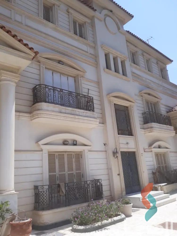 تاون هاوس للبيع بمساحة 1,380 متر و 10 غرف في  مدينة الشروق القاهرة