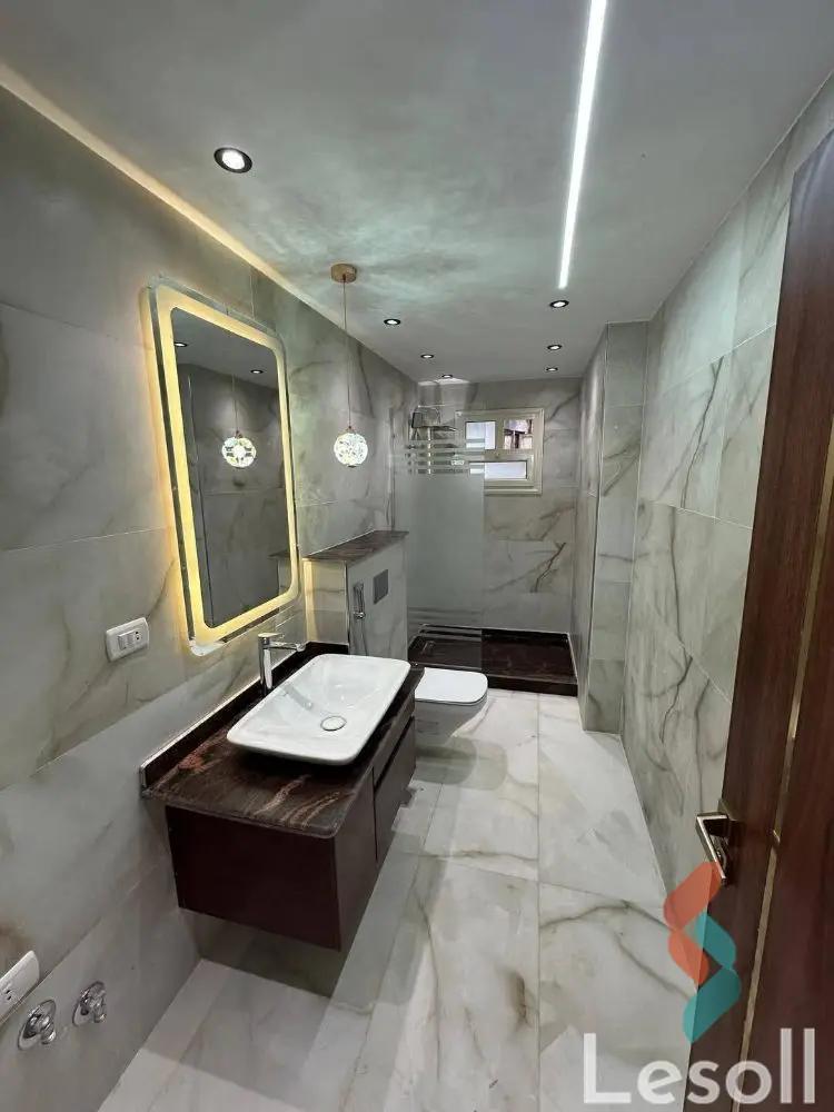 شقة للبيع بمساحة 235 متر و 3 غرف في  الدقى الجيزة