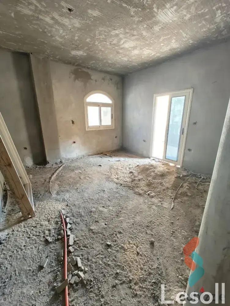 شقة للبيع بمساحة 305 متر و 4 غرف في  مدينة الشروق القاهرة