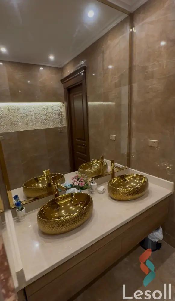 فيلا للبيع بمساحة 685 متر و 20 غرف في  مدينة الشروق القاهرة