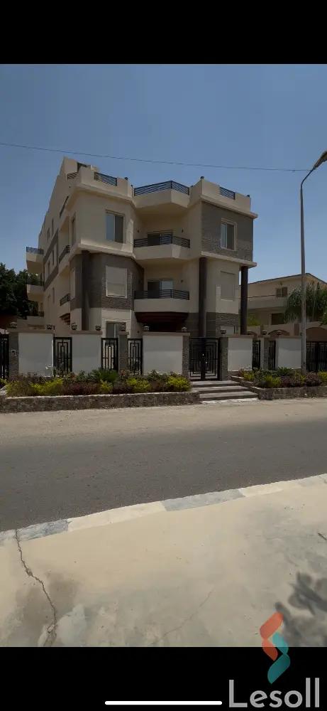 فيلا للبيع بمساحة 685 متر و 20 غرف في  مدينة الشروق القاهرة