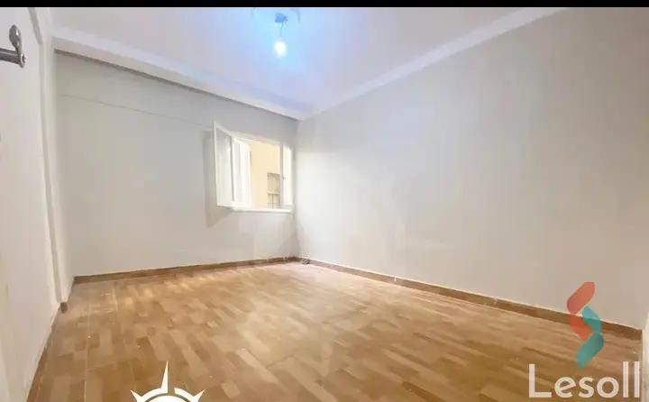 Apartment for monthly rent with an area 200 meters and 4 rooms in Laurent Alexandria 