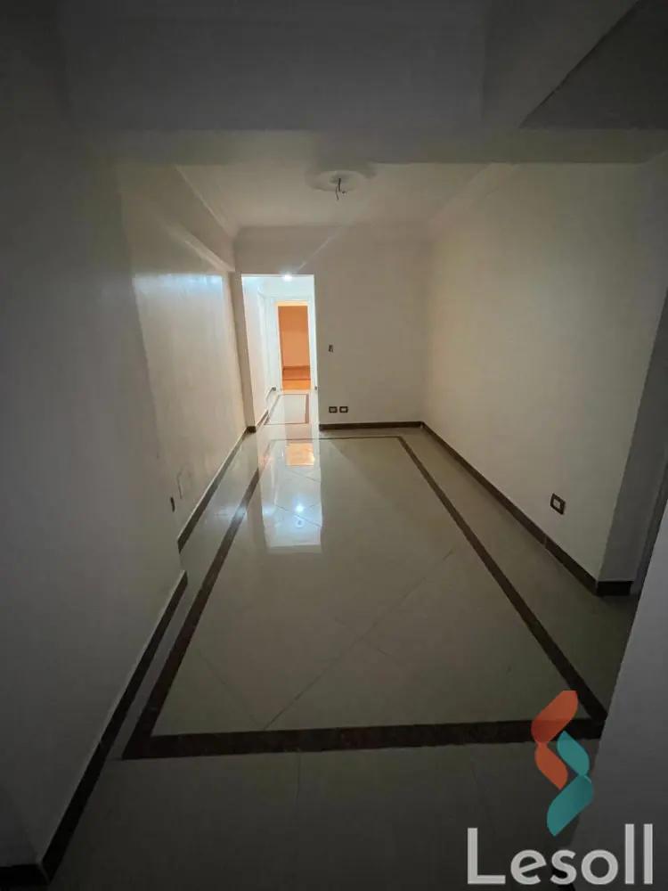 Apartment for monthly rent with an area 130 meters and 3 rooms in Snumberi Bishr Alexandria 