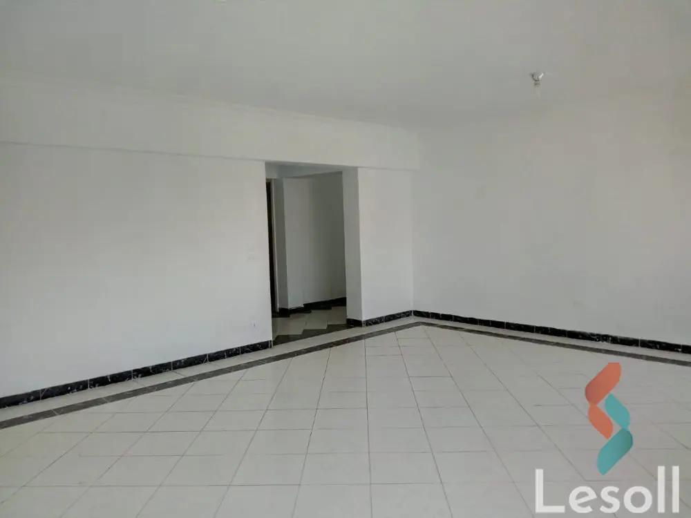 شقة للبيع بمساحة 170 متر و 3 غرف في  مدينة الشروق القاهرة