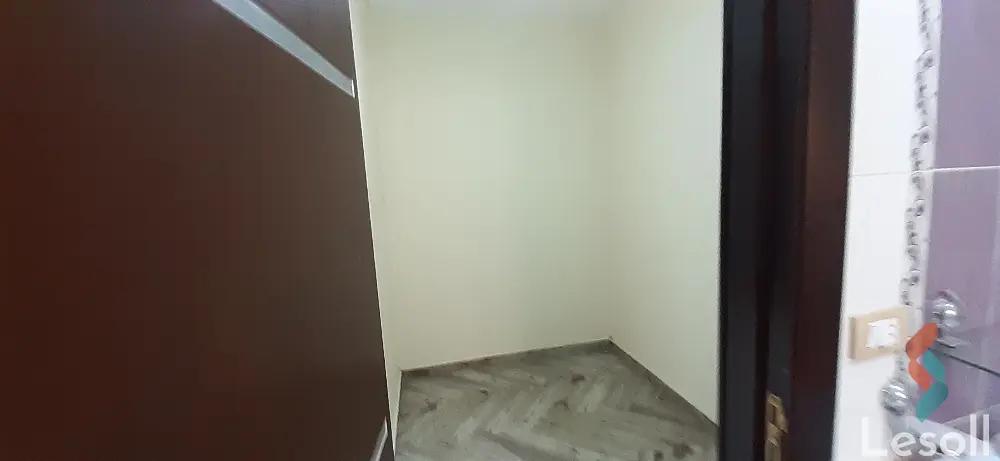 شقة للبيع بمساحة 175 متر و 3 غرف في  الشيخ زايد الجيزة