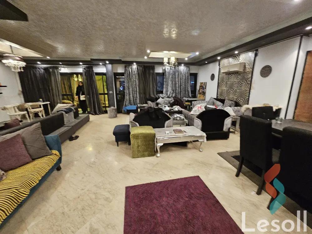 شقة للبيع بمساحة 240 متر و 3 غرف في  الدقى الجيزة