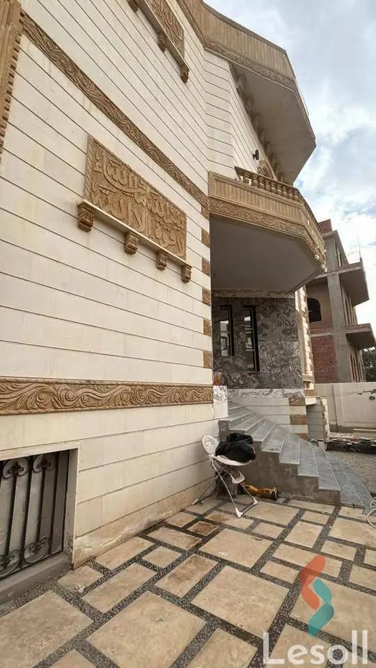 فيلا للبيع بمساحة 698 متر و 8 غرف في  مدينة الشروق القاهرة