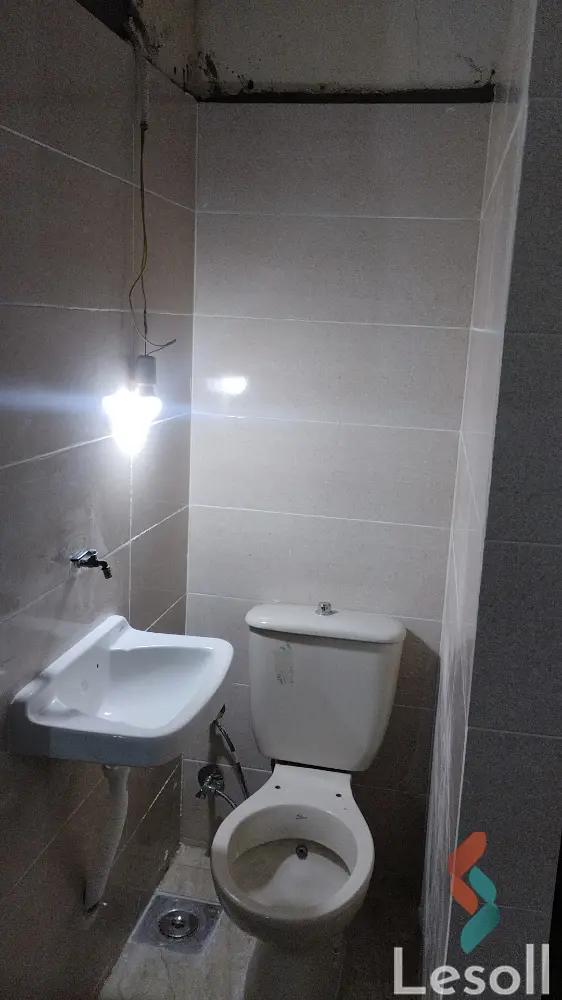 محل للايجار السنوي بمساحة 135 متر في سموحة الاسكندرية 