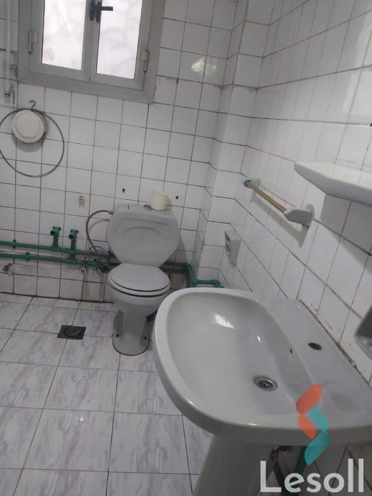 شقة للبيع بالمهندسين عند سور نادي الترسانة 128 متر 3غرف وريسبشن وحمام ومطبخ دور اول - صورة 4