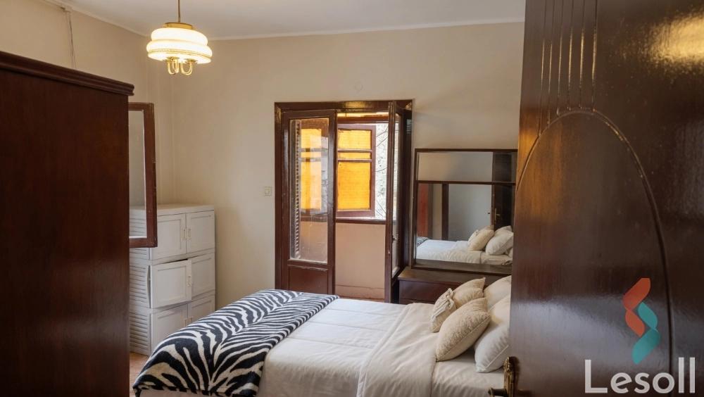 شقة للبيع بمساحة 220 متر و 4 غرف في  الدقى الجيزة - صورة 2