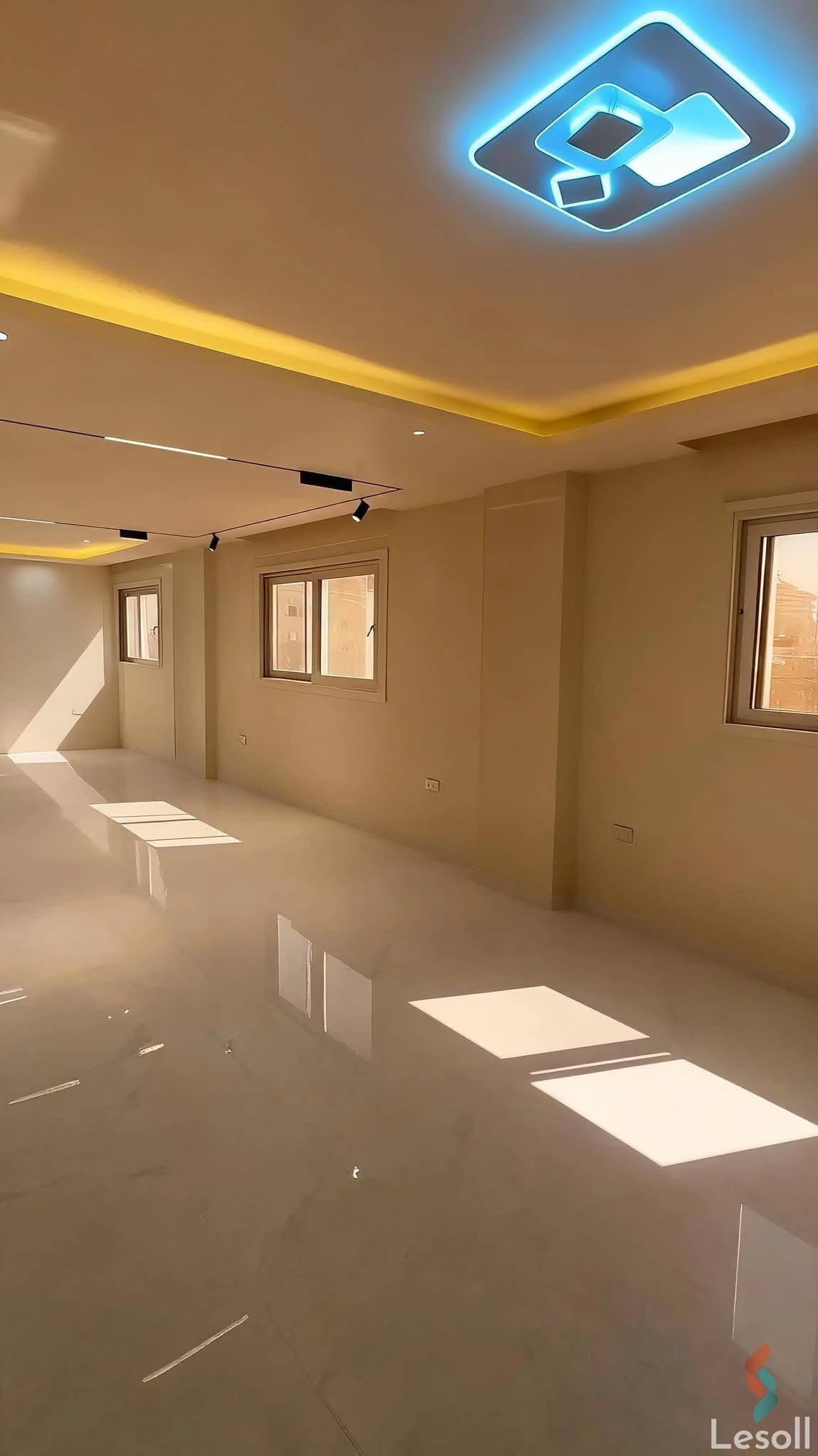 شقة فاخرة أول سكن 210م للبيع في أحد أرقى مواقع الهضبة العليا – المقطم - صورة 3