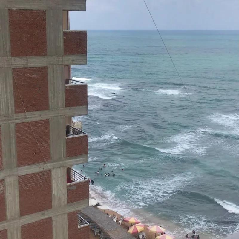 شقةللبيع في الاسكندرية  ابو قير تطل على البحر مباشرة