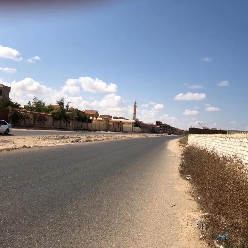  ارض صف اول كورنيش منطقة علم الروم بجوار قرية الاندلسية مرسى مطروح