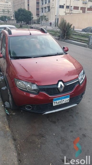 رينو سانديرو مانيوال مستعملة أحمر موديل 2015