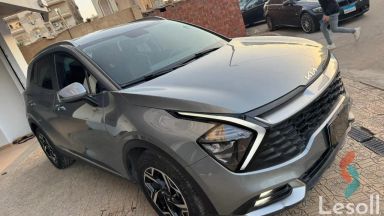 كيا سبورتاج اوتوماتك مستعملة رمادي داكن موديل 2023