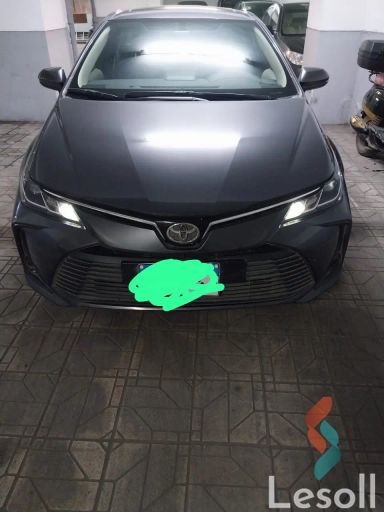 تويوتا كورولا اوتوماتك مستعملة رمادي داكن موديل 2020