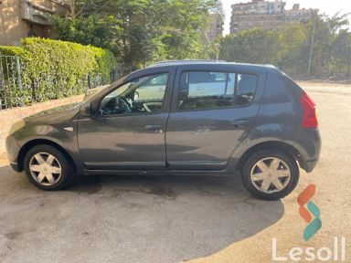 رينو سانديرو اوتوماتك مستعملة رمادي داكن موديل 2013