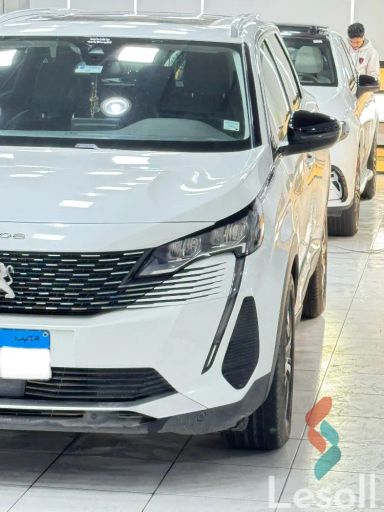 بيجو 5008 اوتوماتك مستعملة أبيض موديل 2022