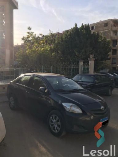 تويوتا يارس اوتوماتك مستعملة رمادي داكن موديل 2013