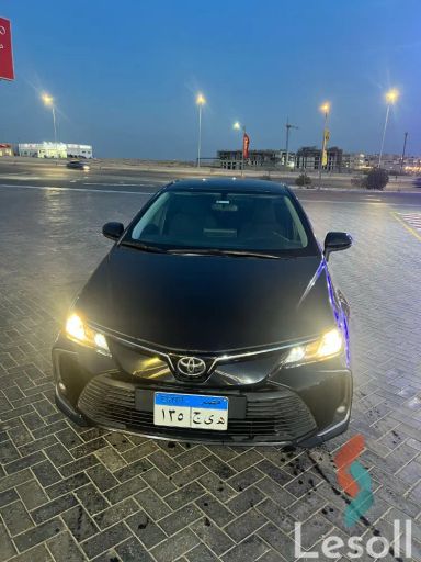 تويوتا كورولا اوتوماتك مستعملة أسود موديل 2021