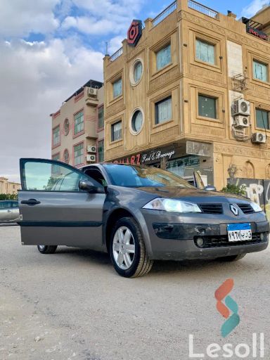 رينو ميجان اوتوماتك مستعملة رمادي داكن موديل 2005
