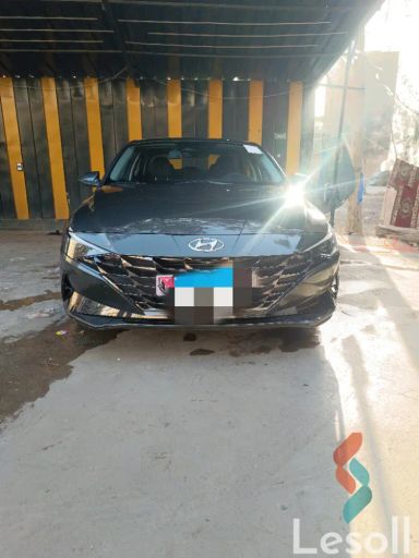 هيونداي إلنترا اوتوماتك مستعملة رمادي داكن موديل 2021