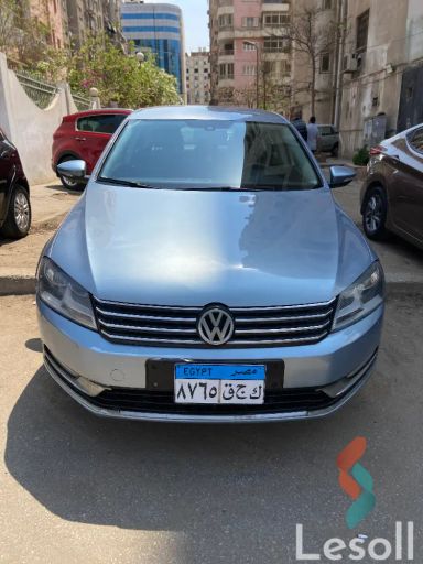 فولكس واجن باسات اوتوماتك مستعملة أزرق سماوي موديل 2012