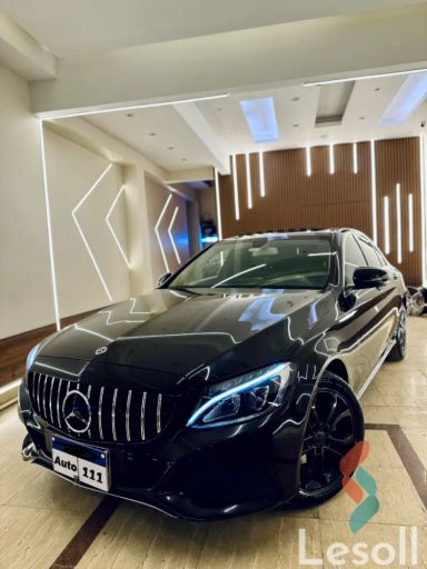 مرسيدس بنز ٣٠٠ سي اوتوماتك جديدة أسود موديل 2024