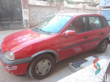 أوبل كورسا مانيوال مستعملة أحمر موديل 1998