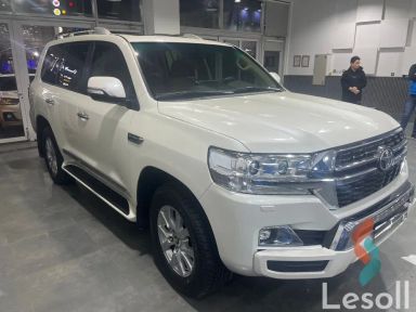 تويوتا لاندكروزر اوتوماتك مستعملة أبيض موديل 2021