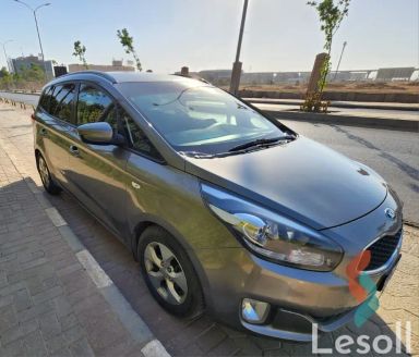 كيا ستينجر اوتوماتك مستعملة رمادي داكن موديل 2017