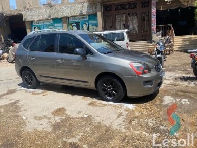 كيا كارينز اوتوماتك مستعملة فضي موديل 2011