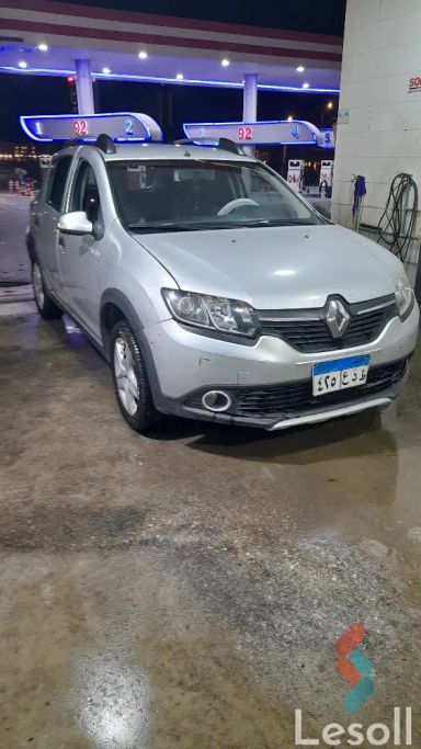 رينو سانديرو مانيوال مستعملة فضي موديل 2015