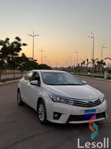 تويوتا كورولا مانيوال مستعملة أبيض موديل 2014