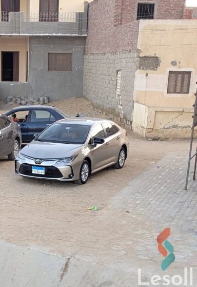 تويوتا كورولا اوتوماتك مستعملة ذهبي موديل 2020