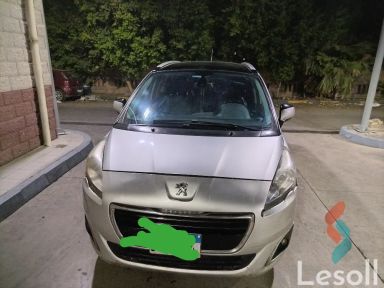 بيجو 5008 اوتوماتك مستعملة فضي موديل 2017