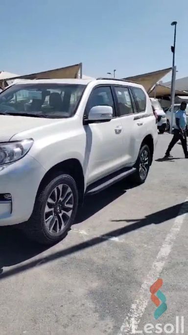 تويوتا لاندكروزربرادو اوتوماتك جديدة أبيض موديل 2023