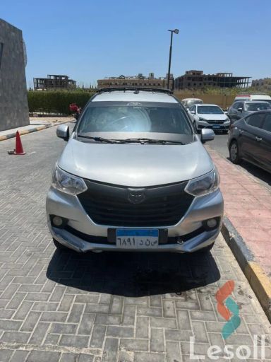 تويوتا فينزا اوتوماتك مستعملة فضي موديل 2016