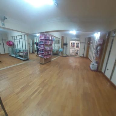 محل للبيع بمساحة 200 متر في الجيزة 