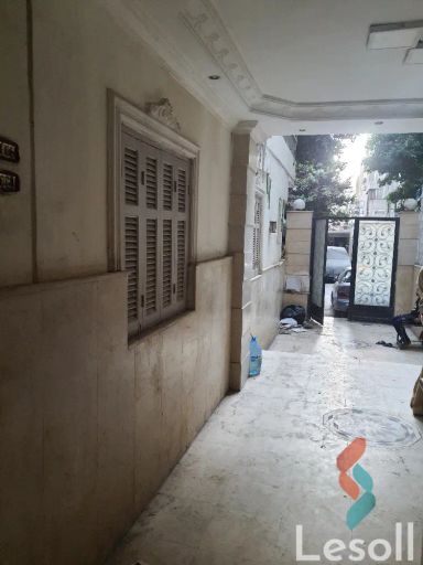 شقة بحديقة للبيع بمساحة 180 متر و 5 غرف في الدقى الجيزة