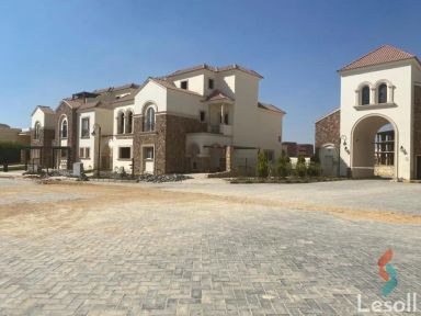 فيلا للبيع بمساحة 245 متر و 4 غرف في مدينة الشروق القاهرة