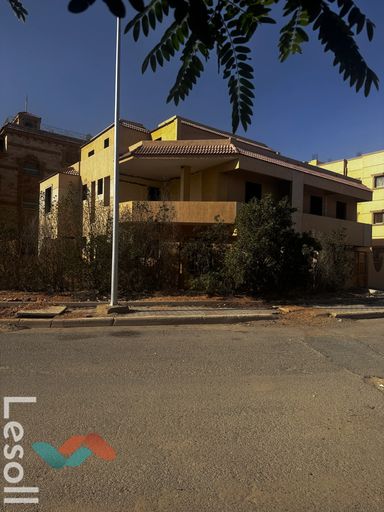 توين هاوس للبيع بمساحة 300 متر و 5 غرف في  مدينة الشروق القاهرة