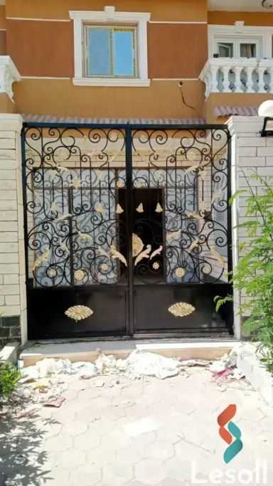 شقة بحديقة للبيع بمساحة 195 متر و 3 غرف في  6 اكتوبر الجيزة