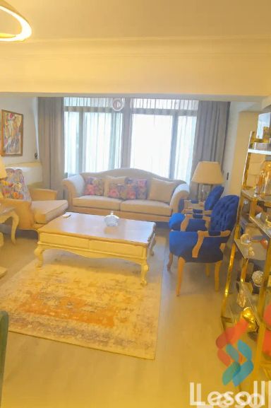 شقة للبيع بمساحة 200 متر و 3 غرف في  الدقى الجيزة