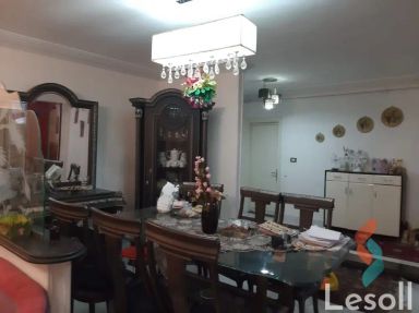 شقة للبيع بمساحة 200 متر و 3 غرف في  فيصل الجيزة