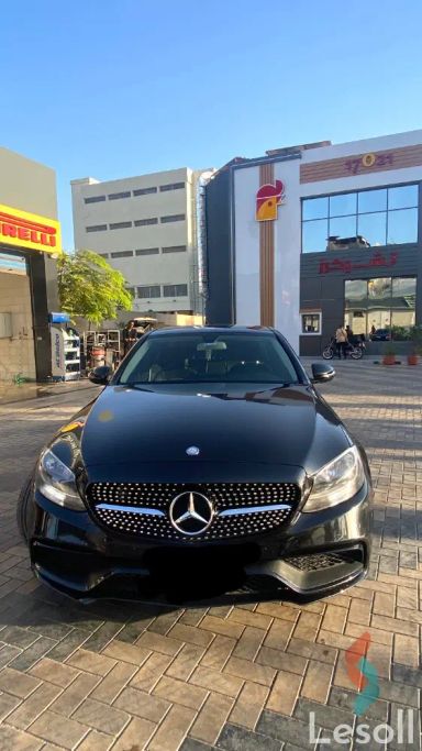 Mercedes-Benz 180 c automatic used black model 2017